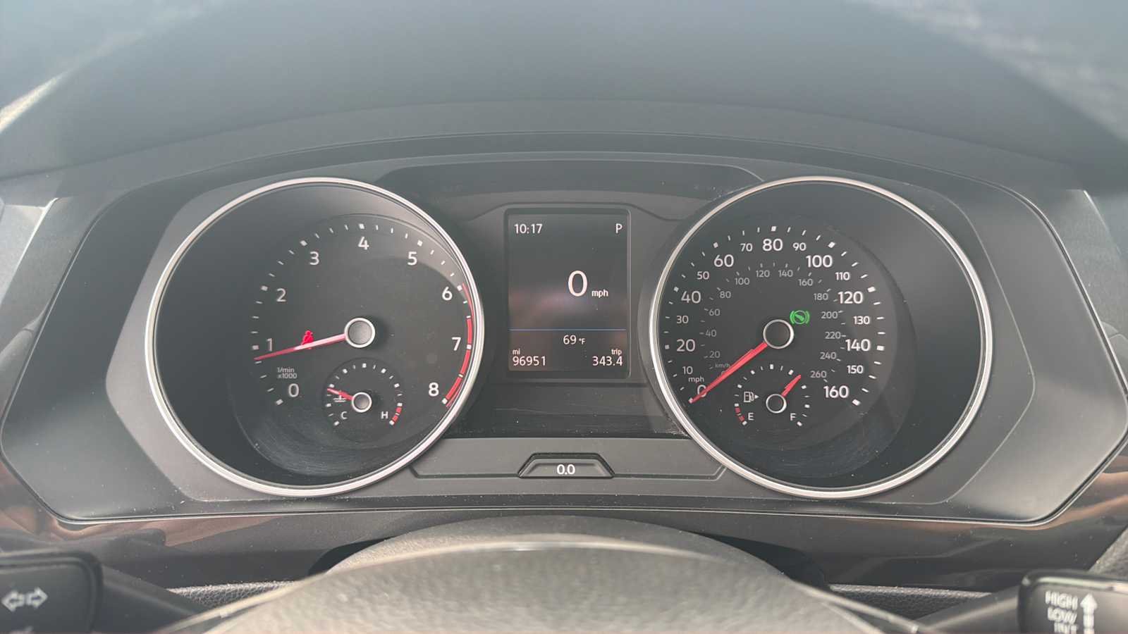 Used 2019 Pure White Volkswagen SE image 14