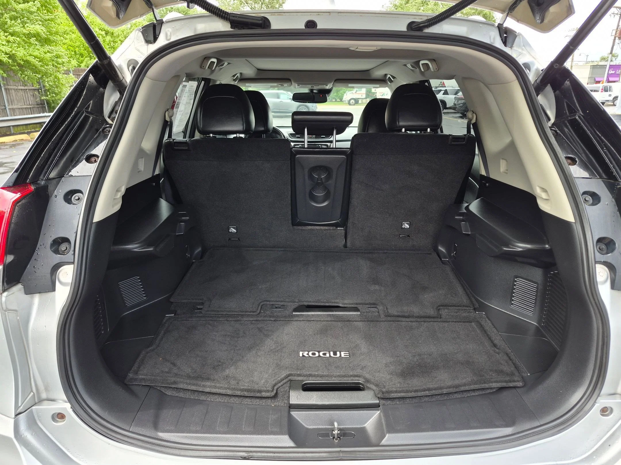 Used 2017 Brilliant Silver Nissan SL image 27