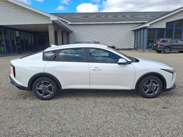 2025 Kia K4 LXS photo 2