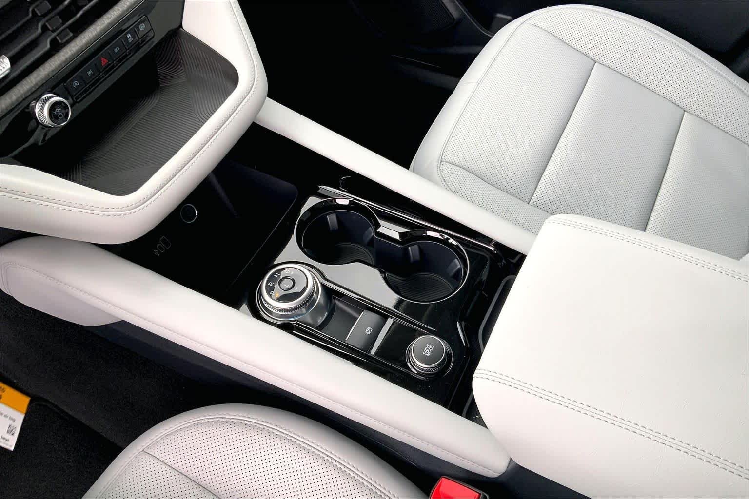 New 2026 Star White Metallic Tri-Coat Ford Platinum™ image 5
