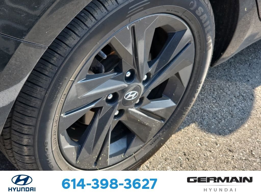 Used 2023 Black Hyundai SEL image 12