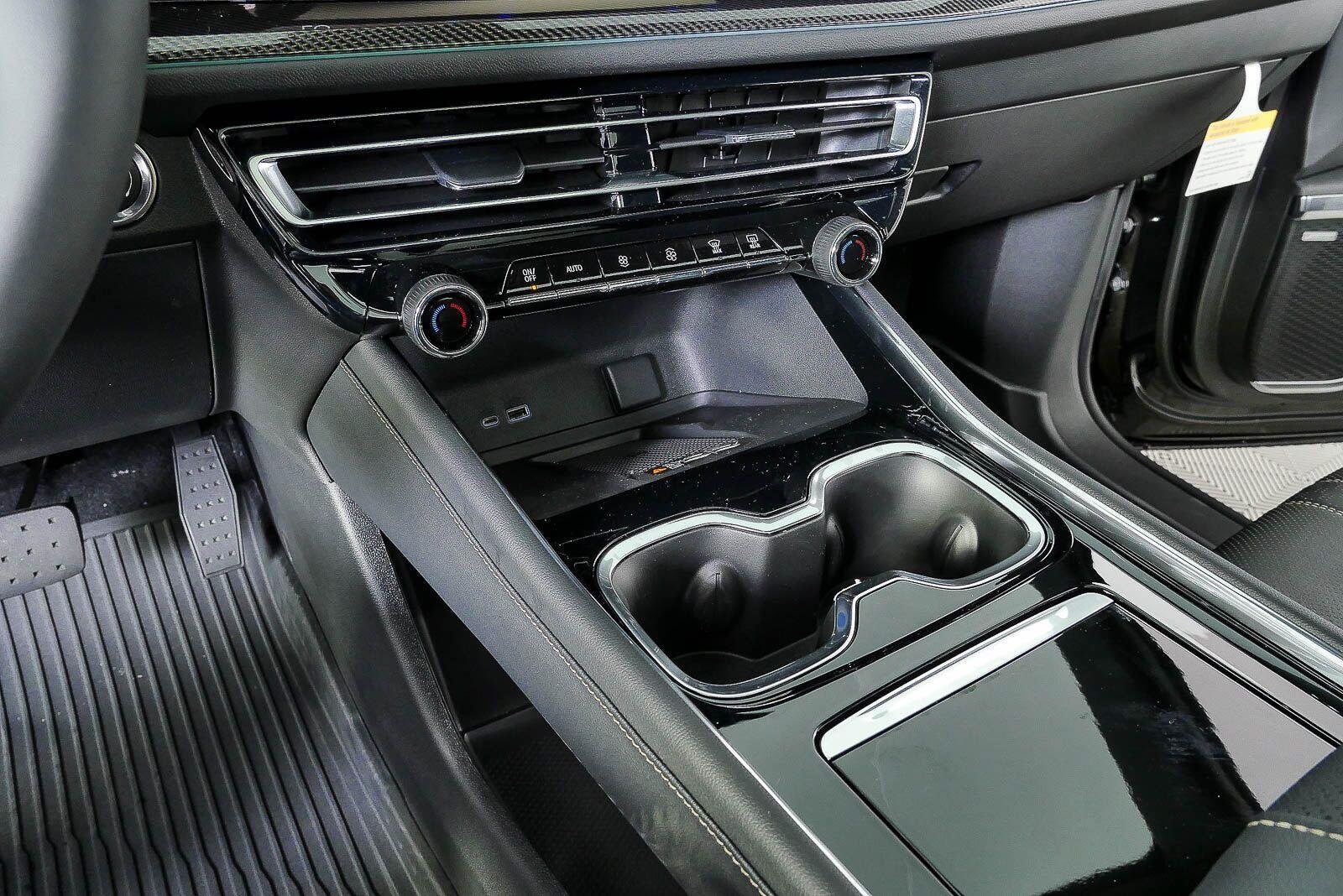 New 2026 Mosaic Black Metallic Chevrolet High Country image 18