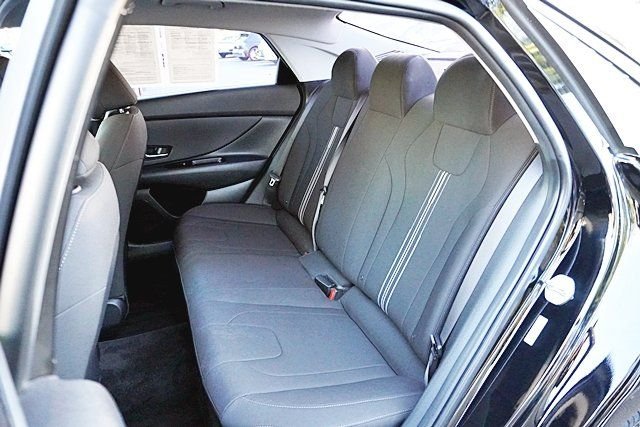 Used 2023 Black Hyundai SEL image 14