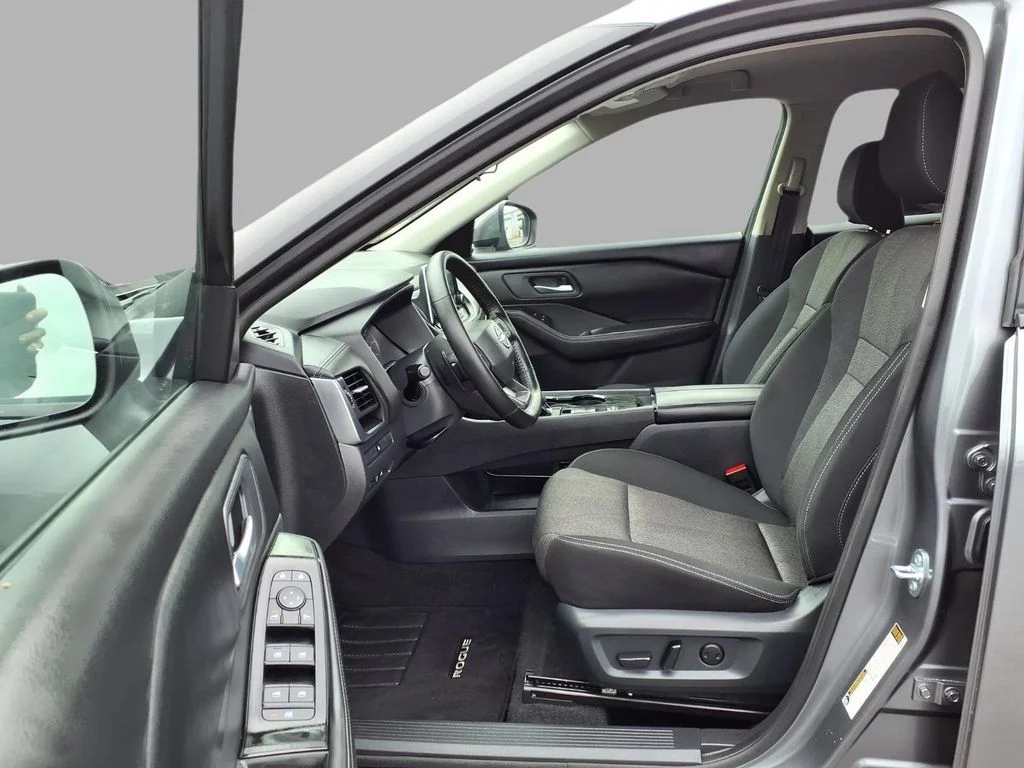 Used 2025 Gray Nissan SV image 25