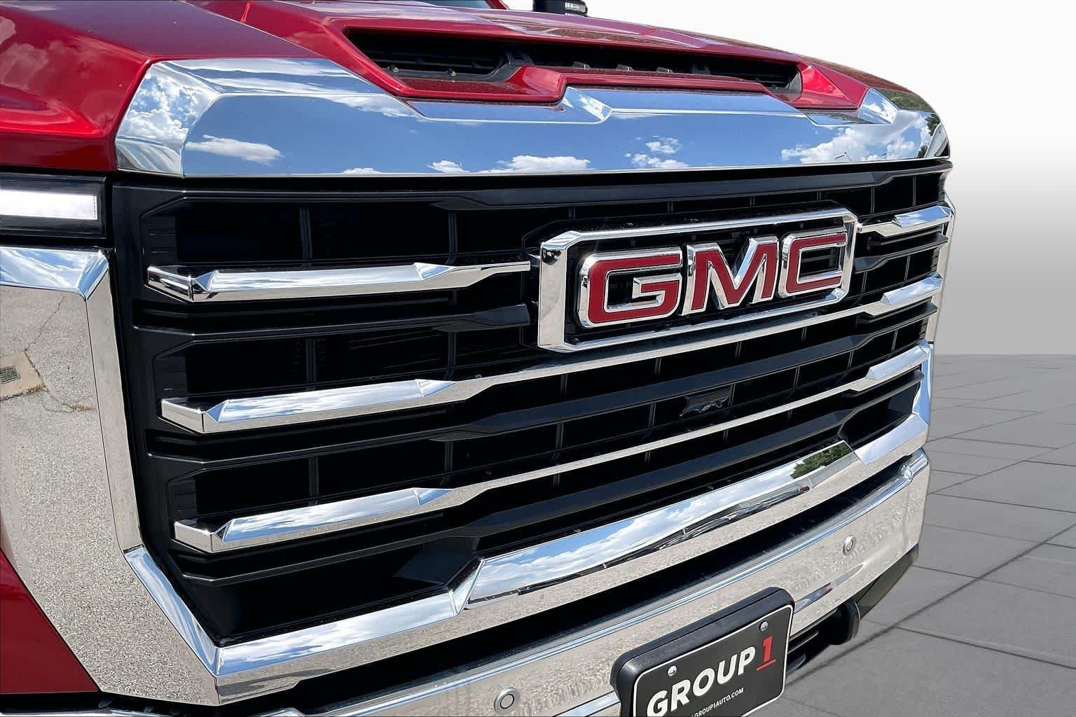 Used 2025 Volcanic Red Tintcoat GMC SLT image 29
