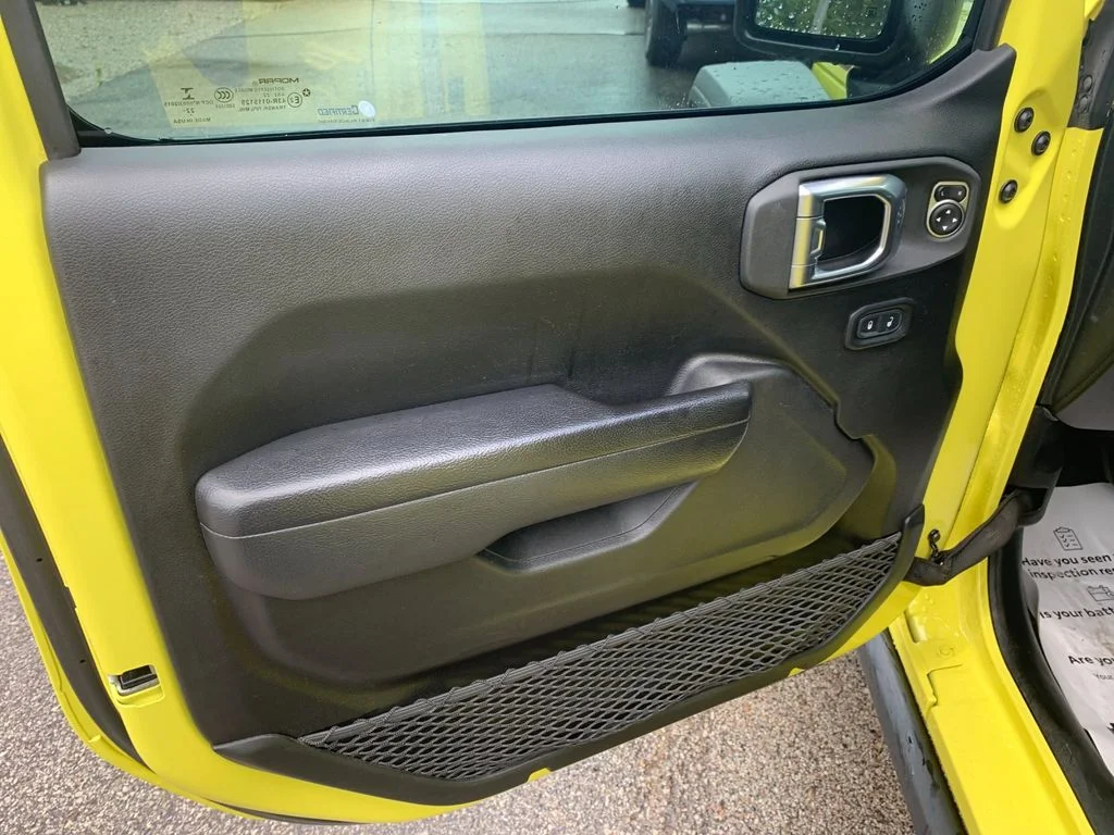 Used 2023  Jeep Rubicon image 12