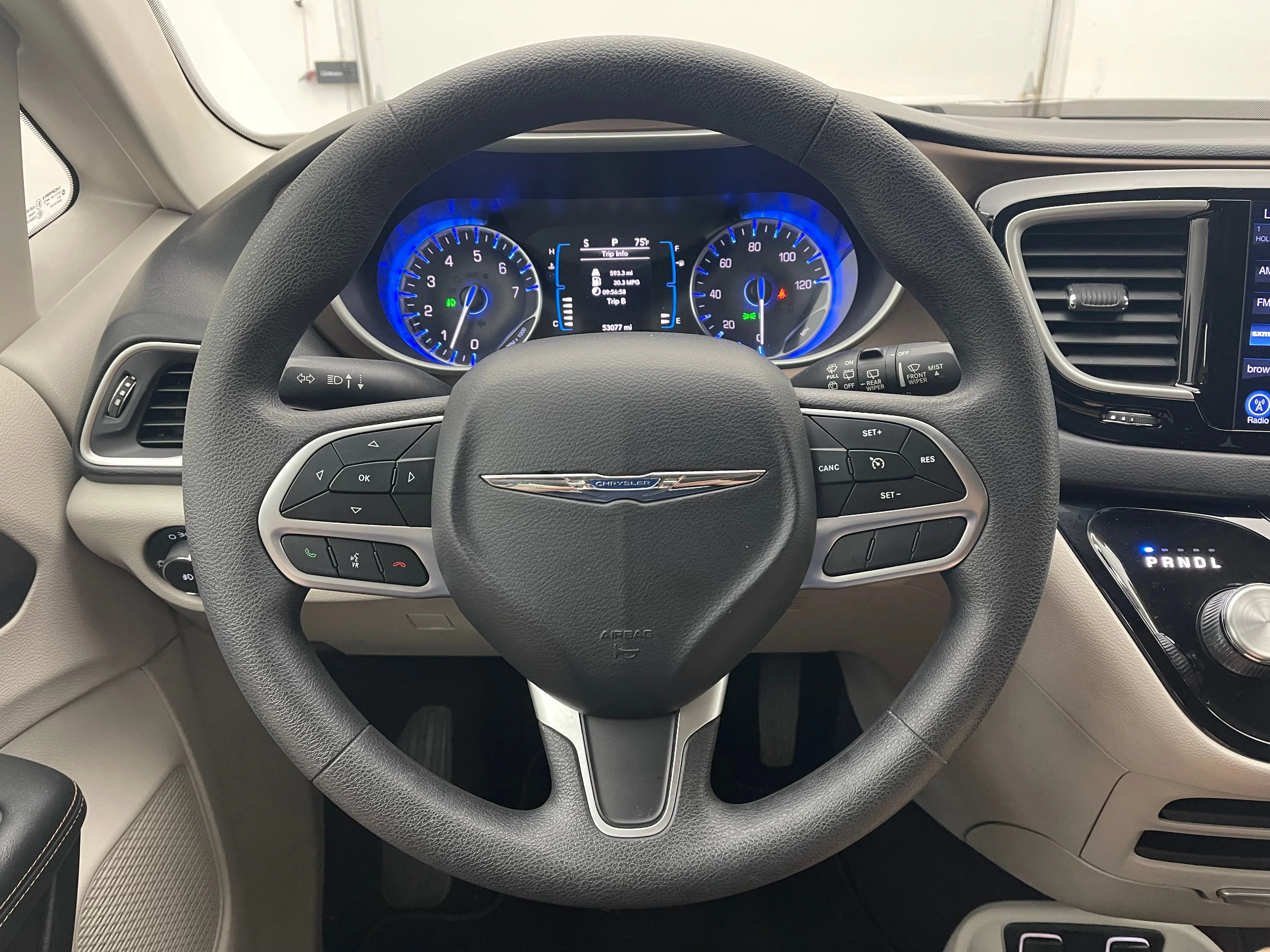 Used 2017 Granite Crystal Metallic Clearcoat Chrysler Touring L image 19