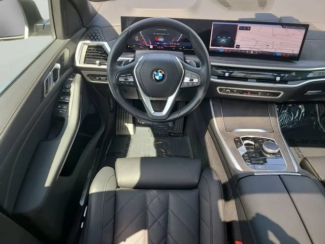 Used 2025 White BMW xDrive40i image 13