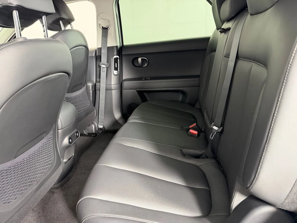 Used 2025 White Hyundai SEL image 26