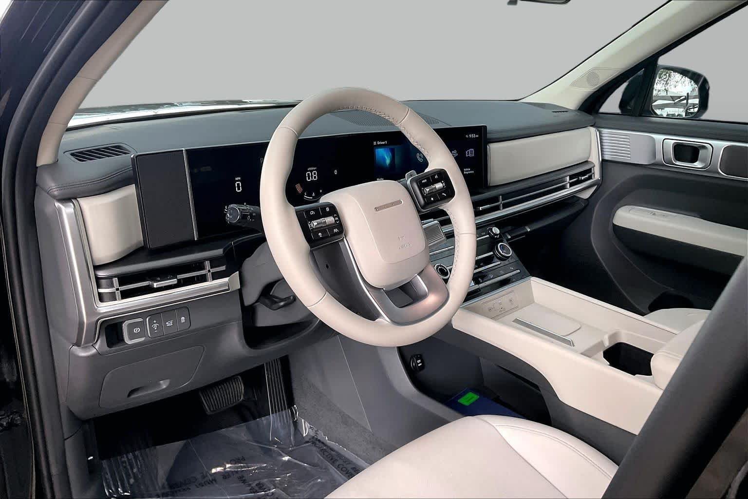 Used 2025 Phantom Black Hyundai SE image 18