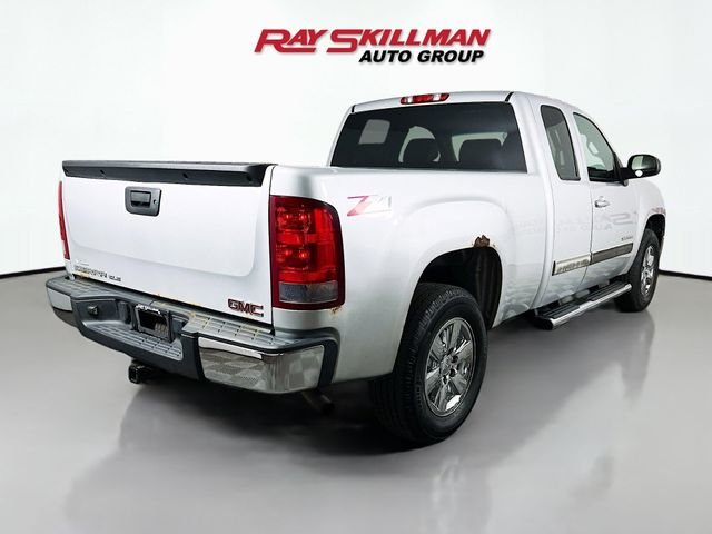 Used 2013 Silver GMC SLE image 7