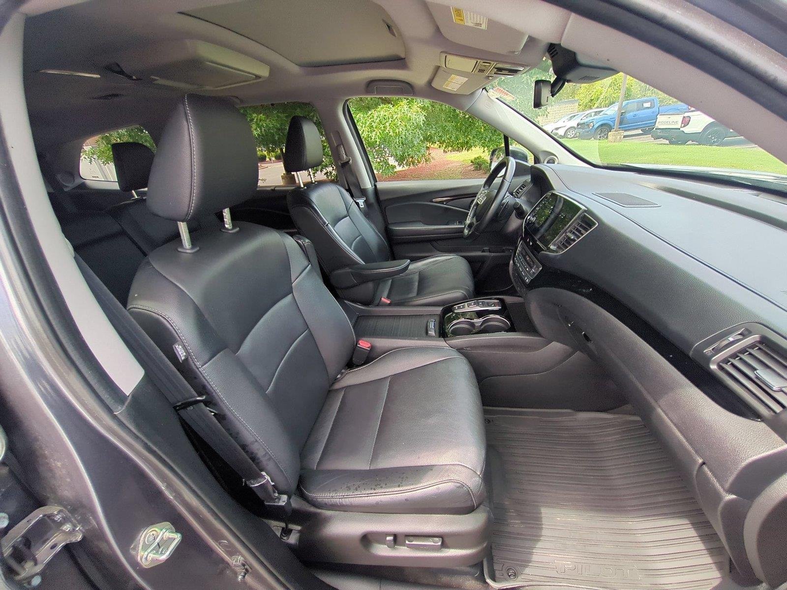Used 2019 Modern Steel Metallic Honda Touring 8-Passenger image 41