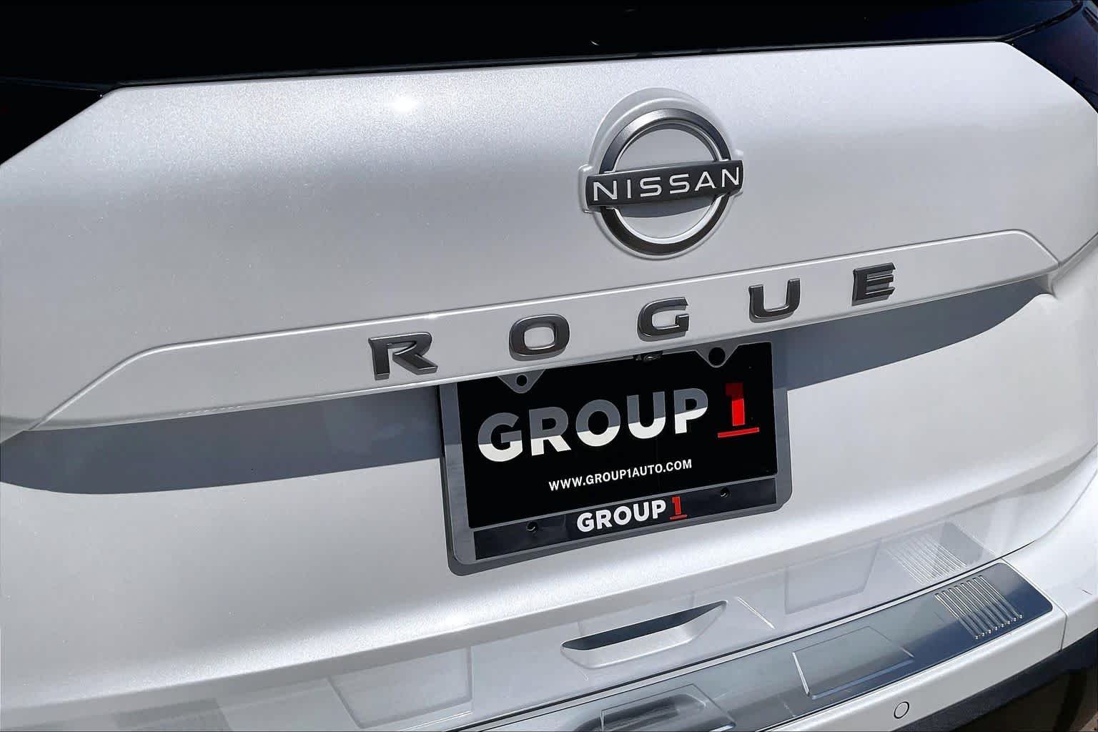 Used 2025 Everest White P Nissan SV image 29