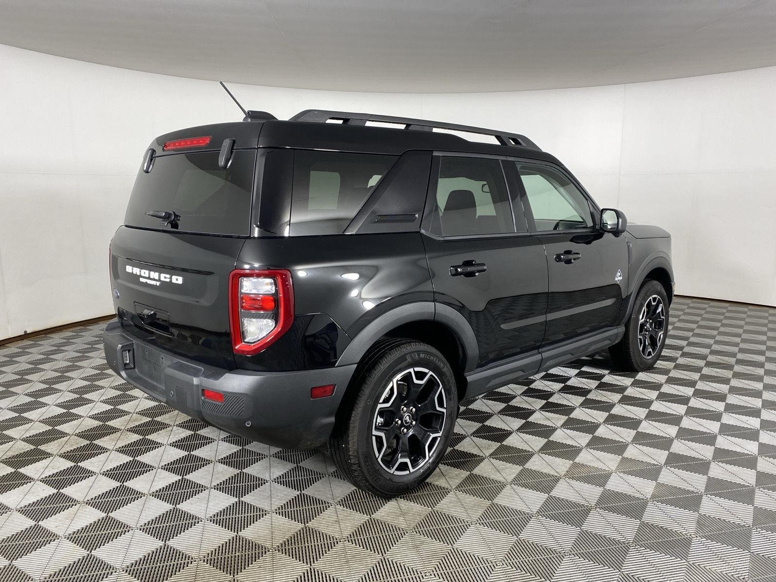 Used 2025 Shadow Black Ford Outer Banks image 7