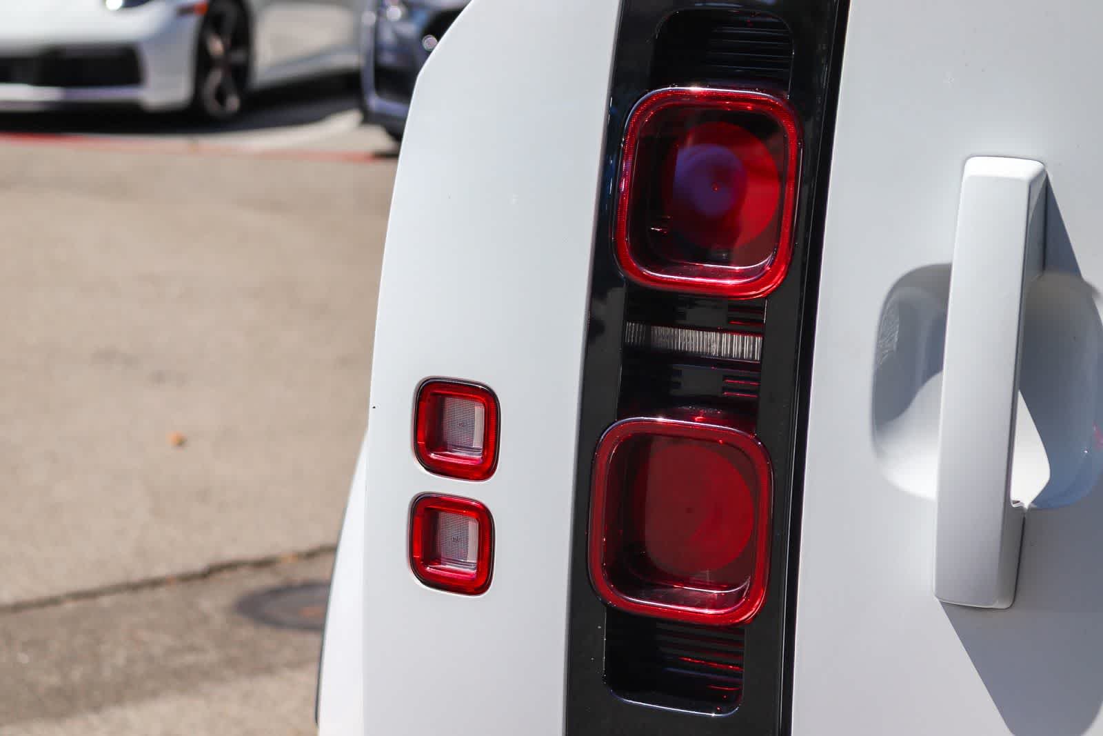 Used 2020 Fuji White Land Rover HSE image 7