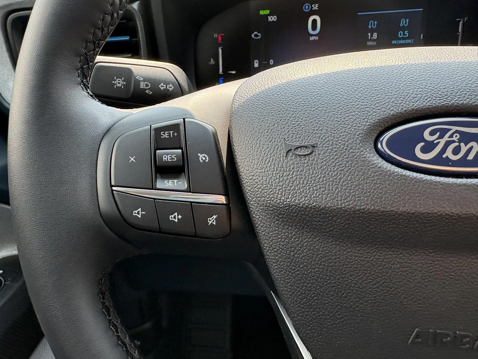 New 2026 Carbonized Gray Metallic Ford XLT image 13