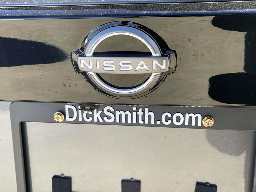 New 2026 Gun Metallic / Scarlet Ember Tintcoat Two-tone Nissan SV image 8