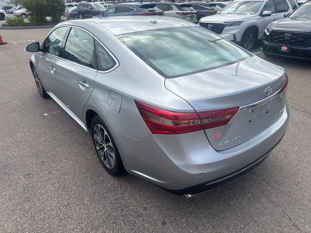 Used 2016 Silver Toyota XLE Premium image 5