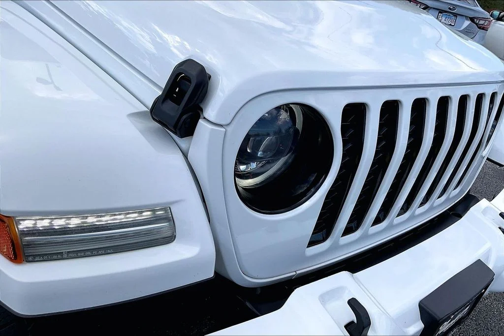 Used 2023 White Jeep High Altitude image 32