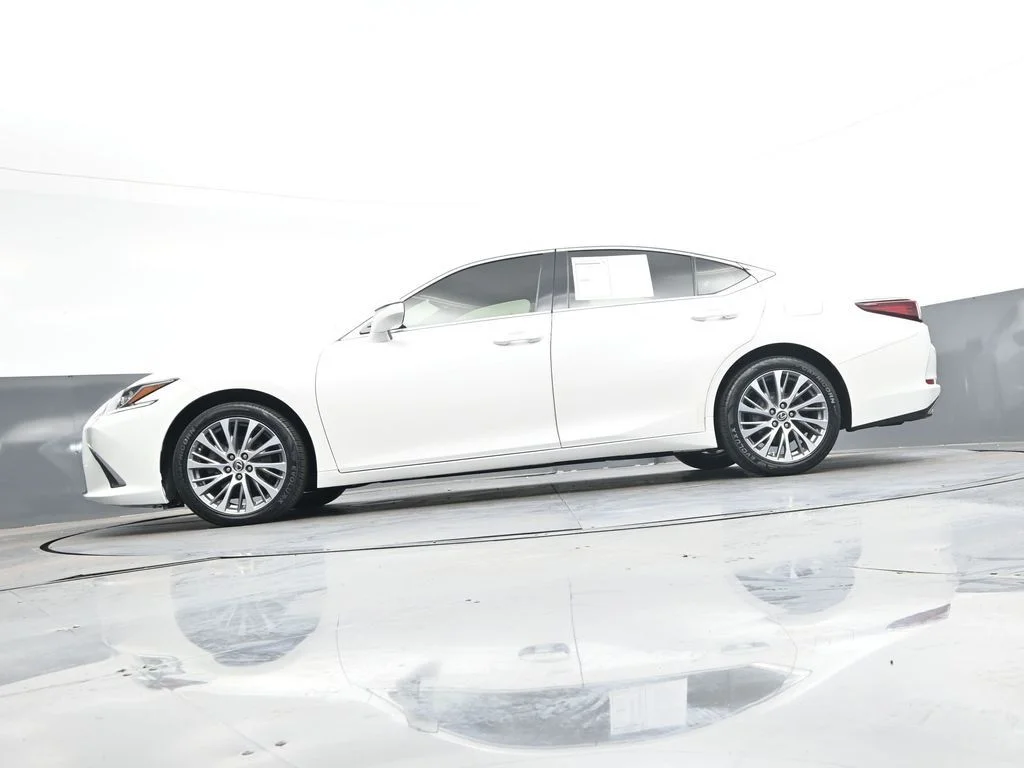 Used 2021 White Lexus 350 image 48