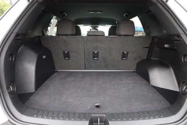 Used 2025 White Chevrolet LT image 28