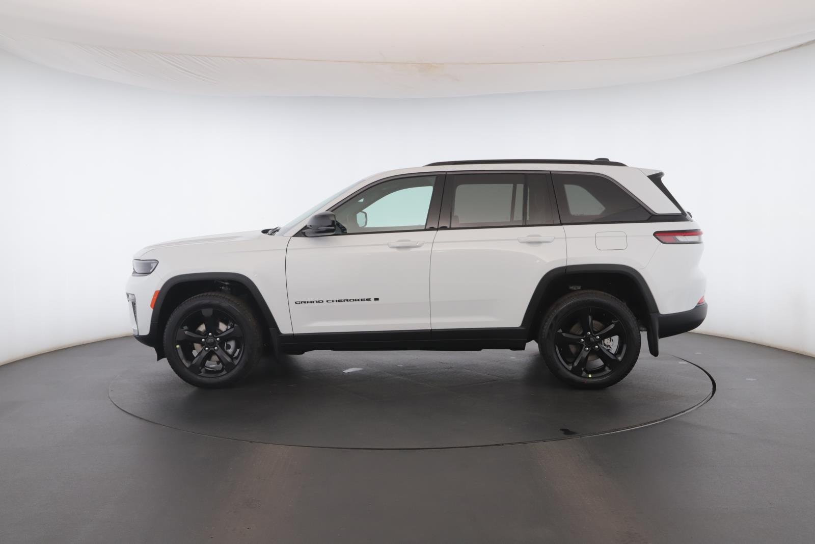 New 2026 Bright White Clear-Coat Exterior Paint Jeep Limited 4x4 image 17