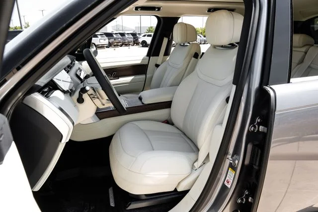 New 2026  Land Rover SE image 44