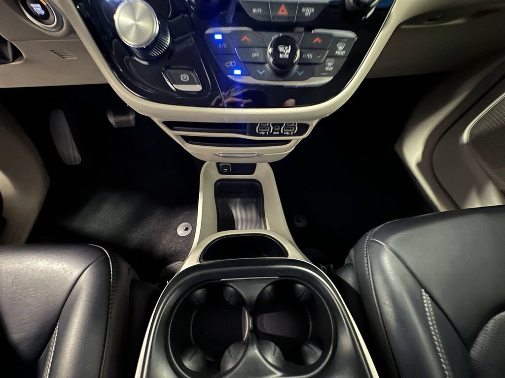 Used 2023 Gray Chrysler Touring L image 36