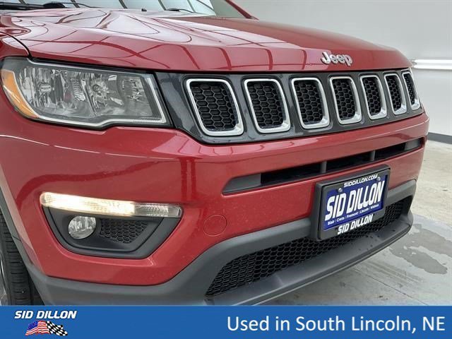 Used 2018 Redline Pearlcoat Jeep Latitude image 25