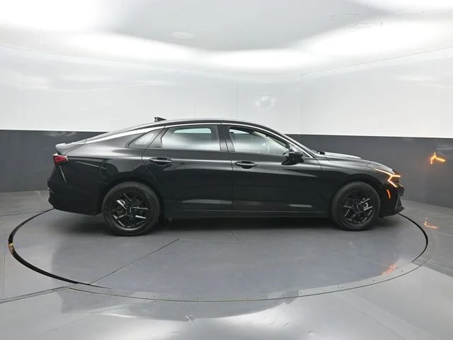 Used 2025 Black Kia LXS image 39