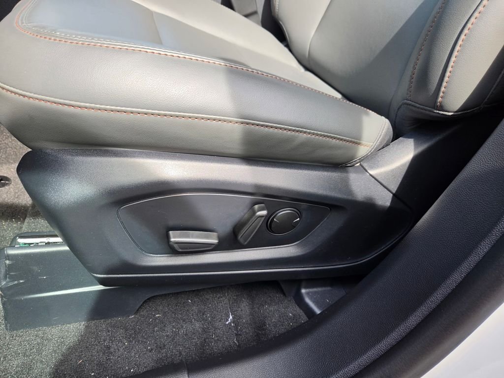 New 2026 Star White Metallic Tri-Coat Ford Active image 17