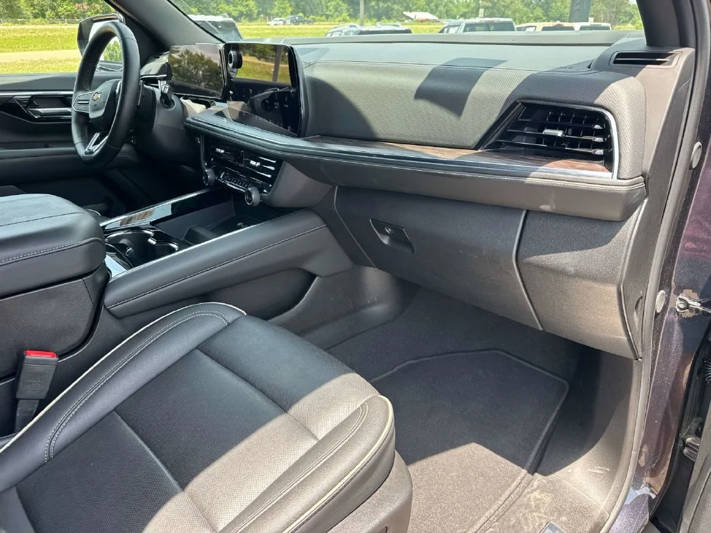 Used 2025 Gray Chevrolet Premier image 23