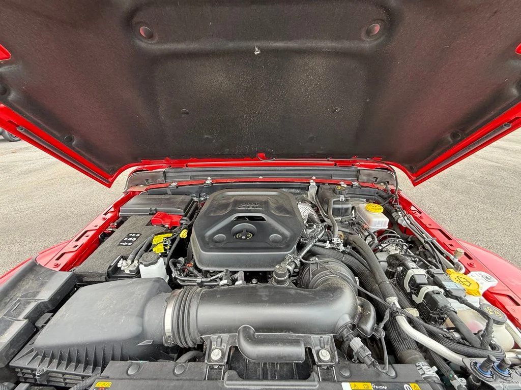 Used 2025 Red Jeep Sahara image 32