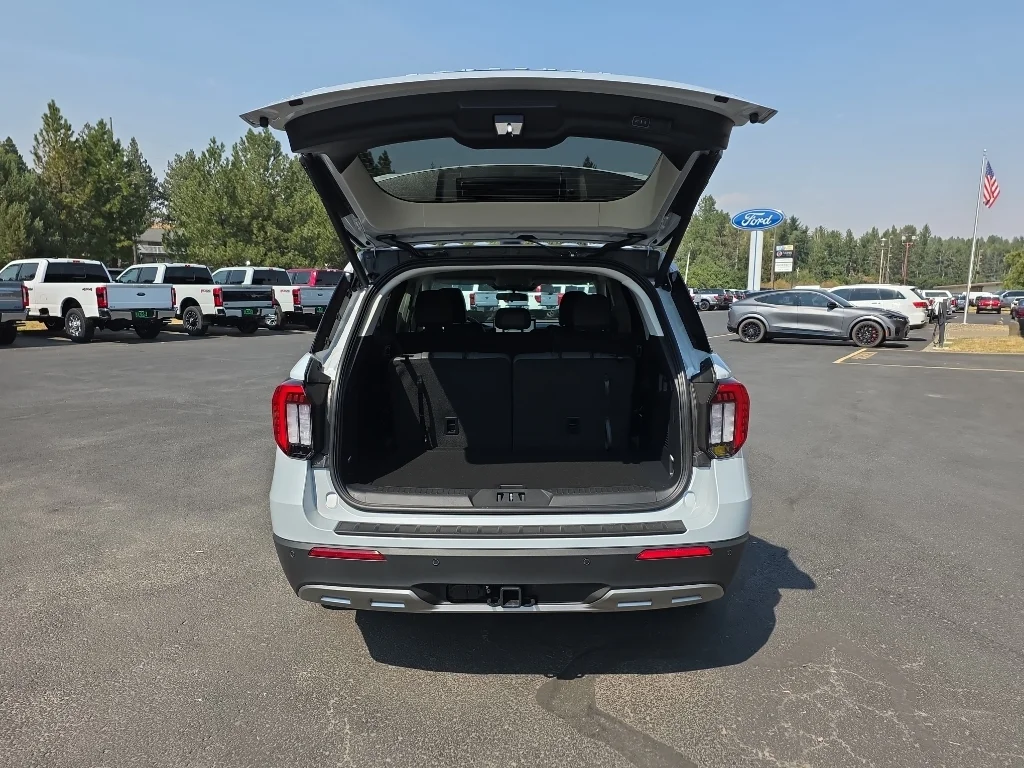 New 2026 Space White Metallic Ford Active image 8