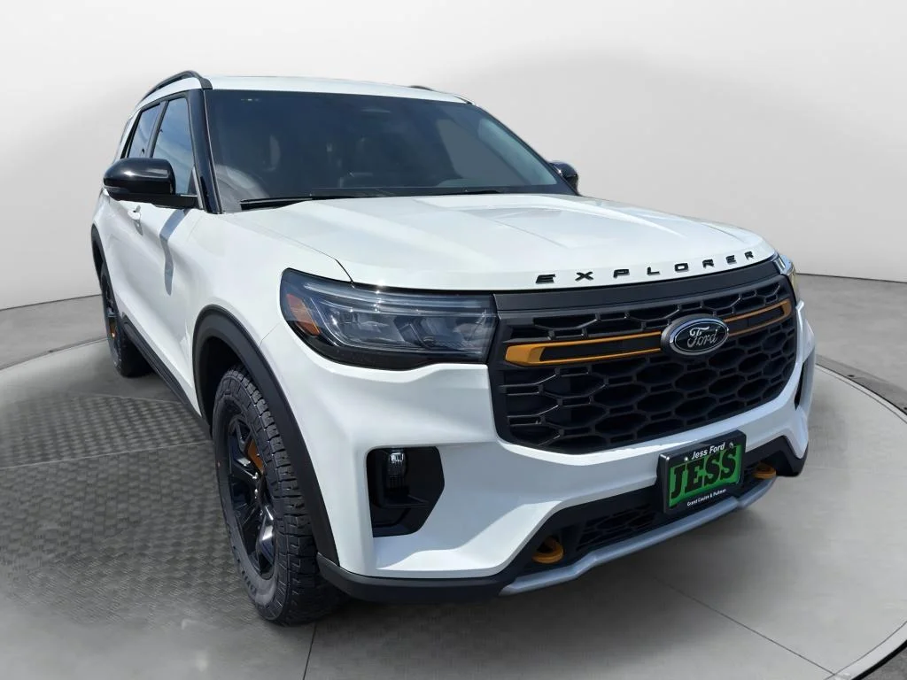 New 2026 Star White Metallic Tri-Coat Ford Tremor® image 3