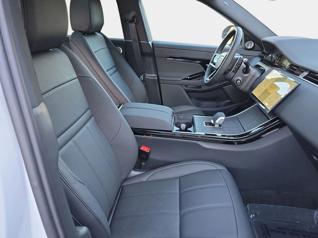 New 2026 Fuji White LAND ROVER Dynamic SE image 10