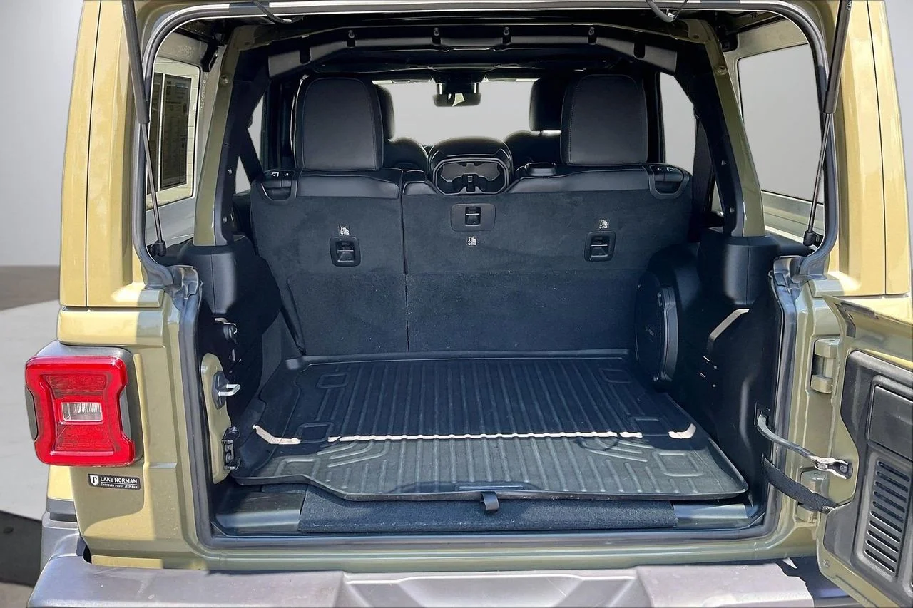 Certified Used 2025  Jeep Rubicon image 25