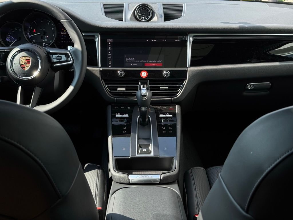 2025 Porsche Macan - Photo 35