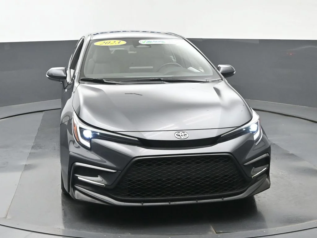 Used 2023  Toyota SE image 5