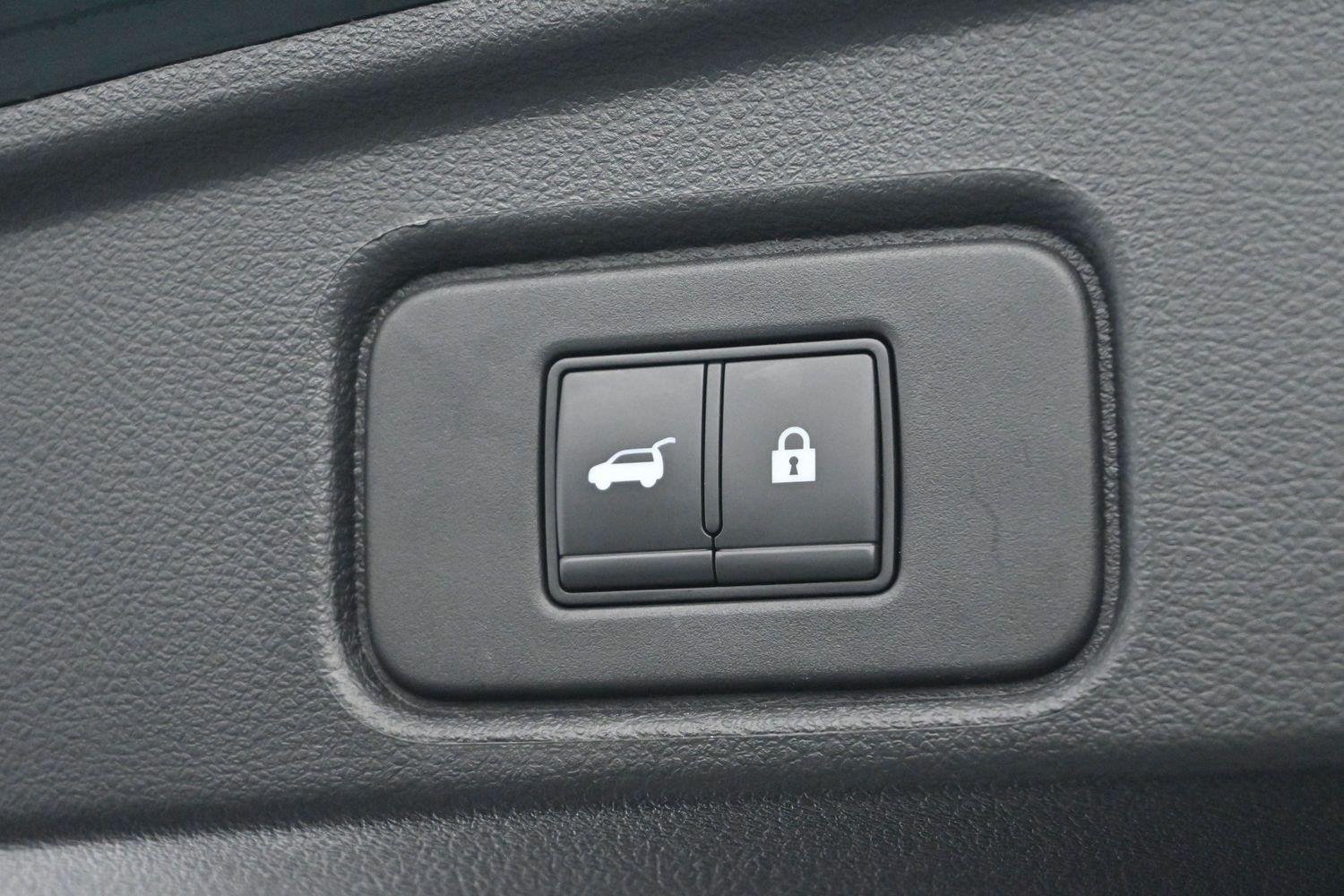 Used 2022 Green Nissan SL image 11