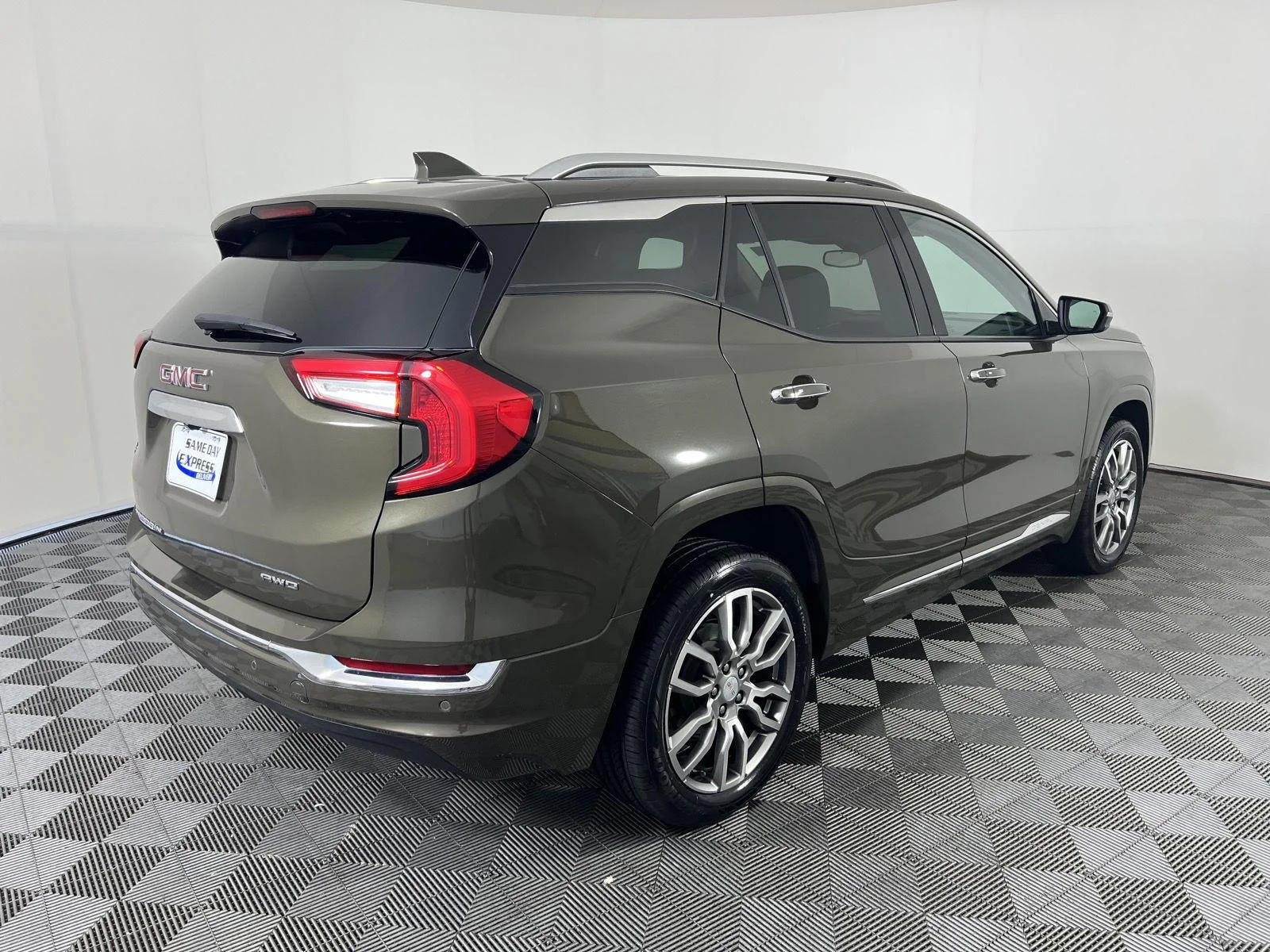 Used 2023 Deep Bronze Metallic GMC Denali image 28