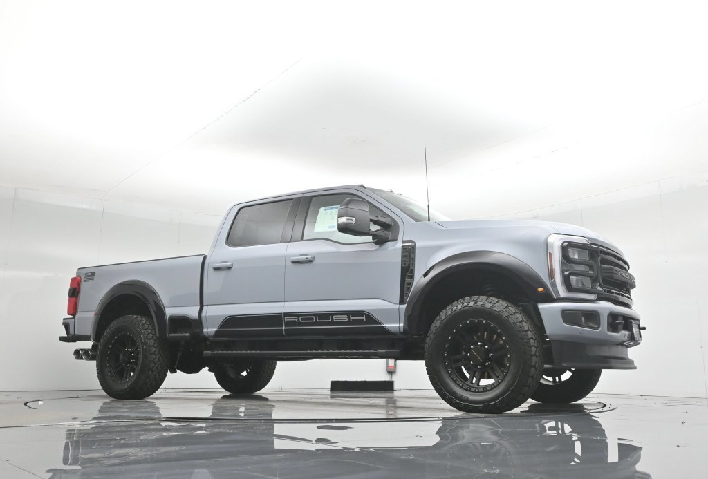 New 2026 Glacier Gray Metallic Tri-Coat Ford Lariat image 3