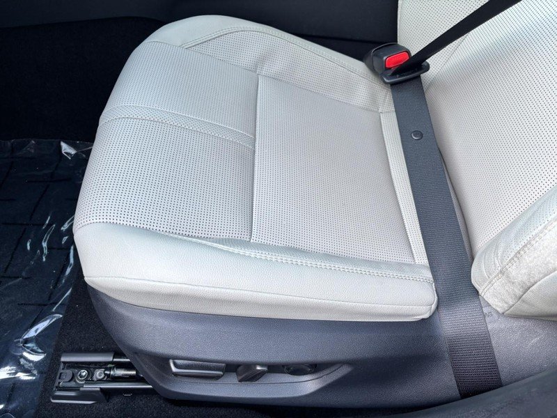 Used 2025 Reservoir Blue Toyota XLE AWD (Natl) image 20