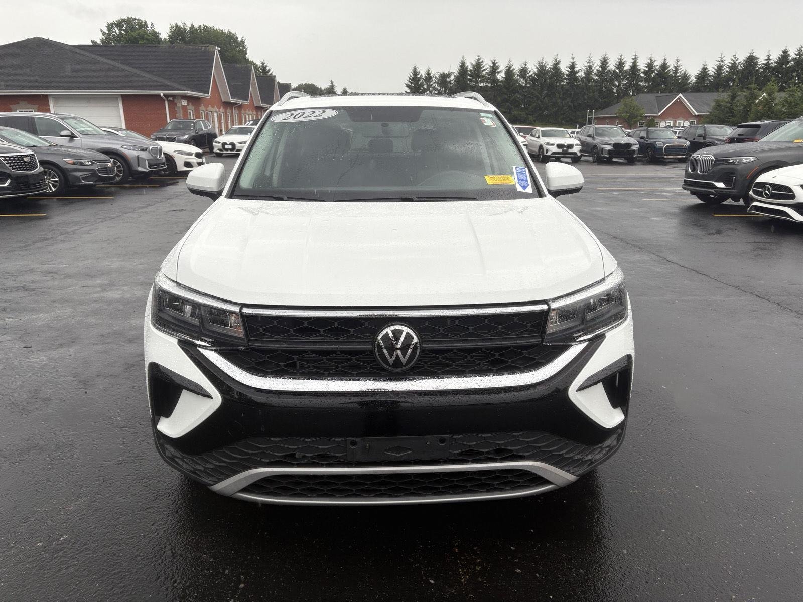 Used 2022 Pure White Volkswagen SE image 7