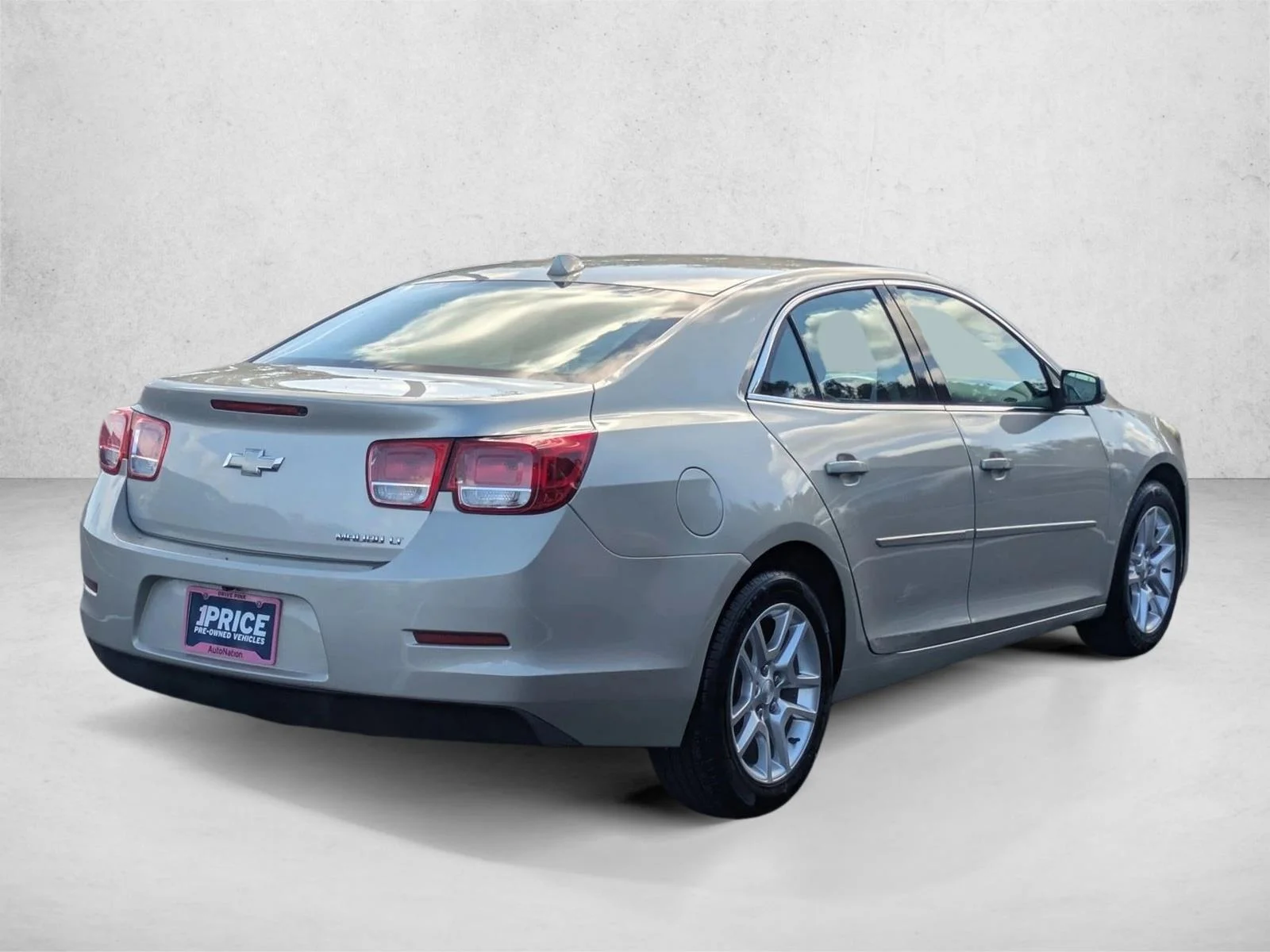 Used 2013 Champagne Silver Metallic Chevrolet LT image 5