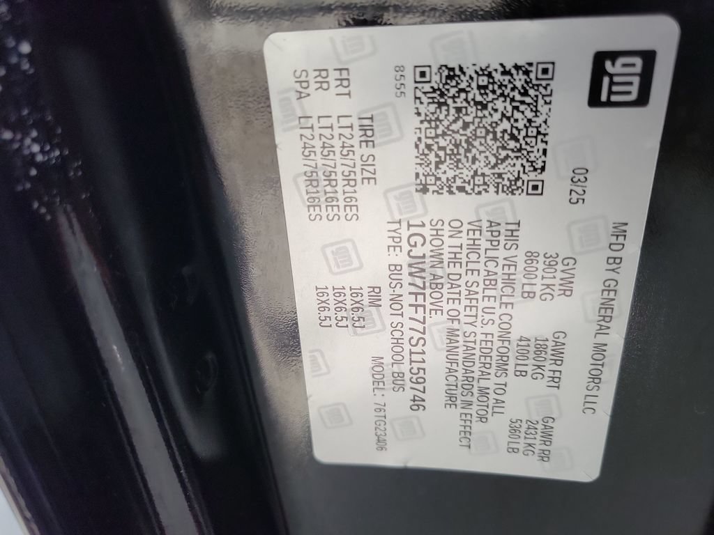 2025 GMC Savana Passenger LT - Photo 20