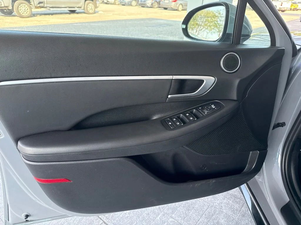 Used 2025 Blue Hyundai SEL image 32