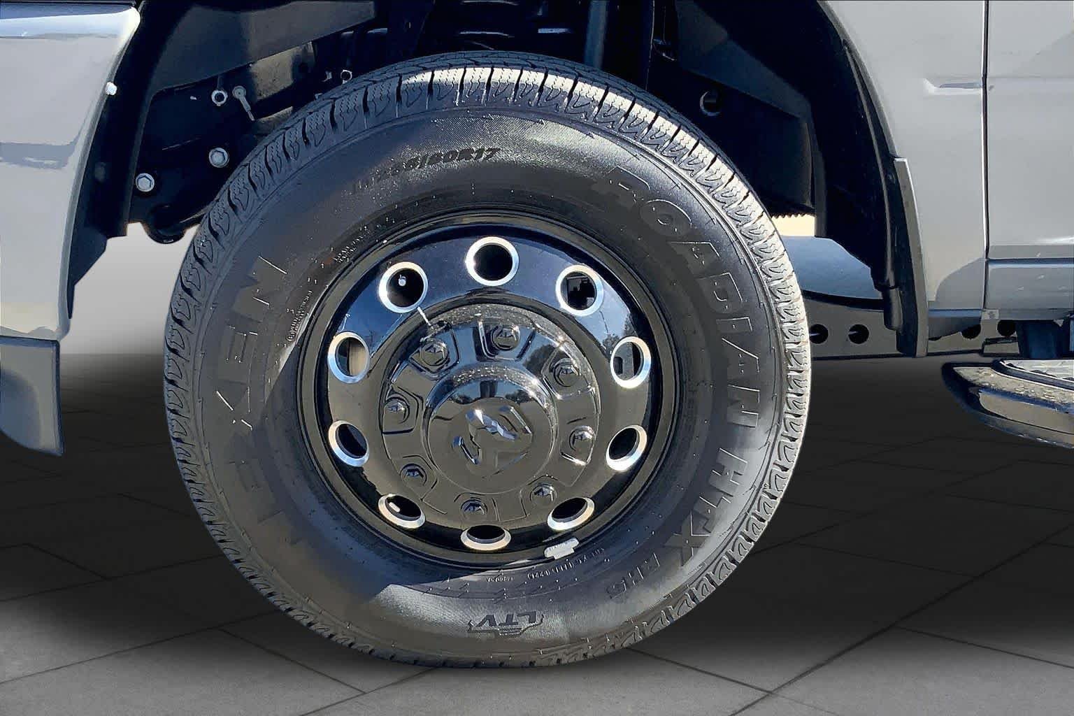 New 2026 Ceramic Gray Clear-Coat Exterior Paint RAM Laramie image 11