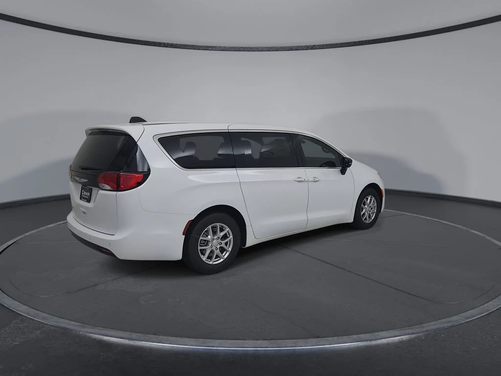 New 2027 Bright White Clear-Coat Exterior Paint Chrysler LX image 15