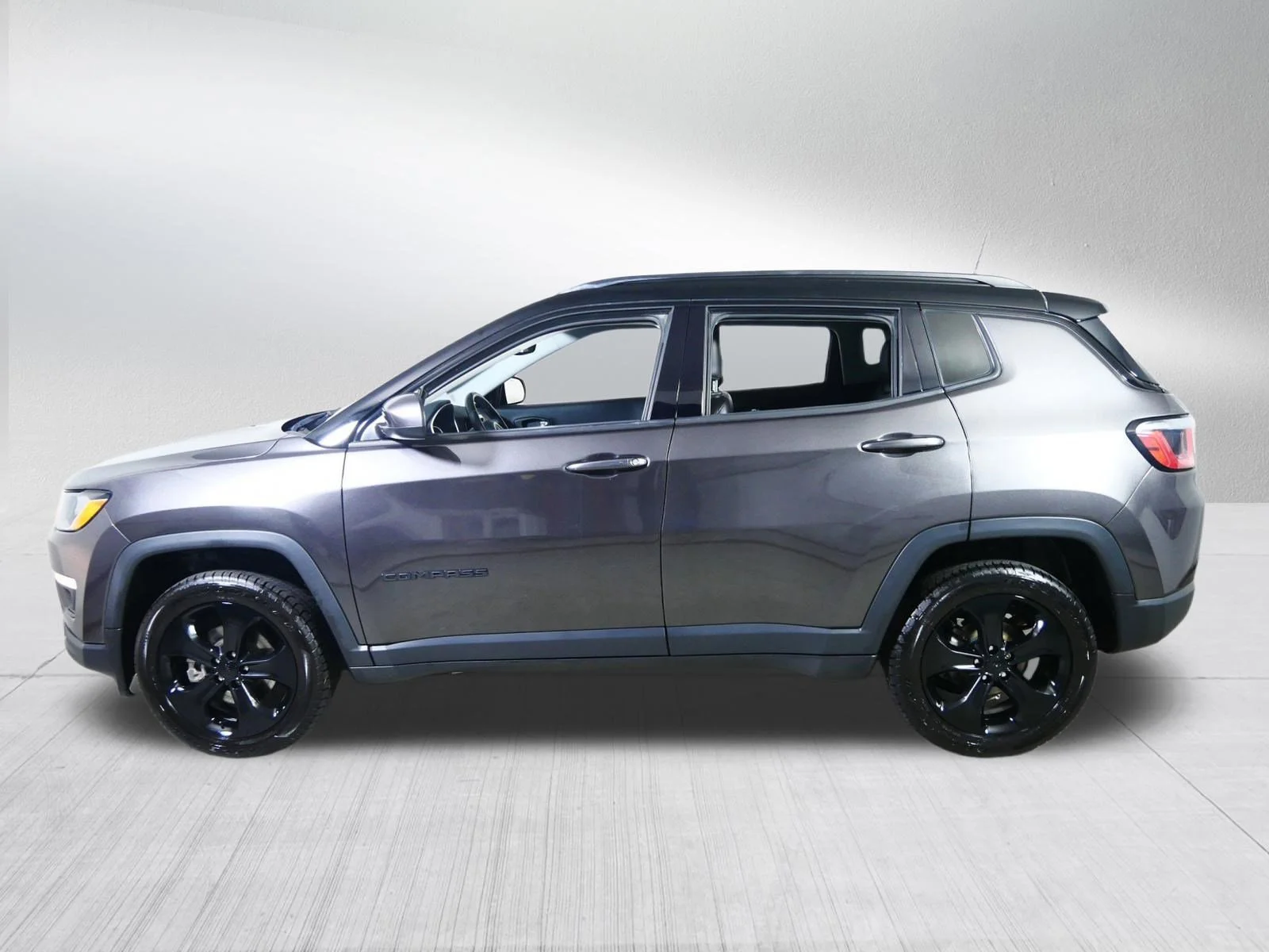 Used 2019 Granite Crystal Metallic Clearcoat Jeep Altitude image 4